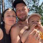 Аватар канала Жизнь в лесной деревне - Саша Лера
