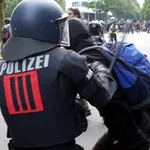Аватар канала Wenn die Polizei von sich aus Gewalt anwendet und Menschen verletzt, sind der Rechtsstaat samt Demokratie am Ende!
