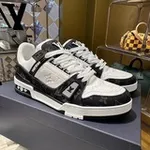 Аватар канала 安娜-高端奢品鞋子 👟