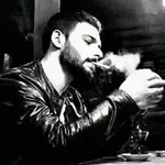 Аватар канала اعـــــشقــك بجنون 🥰