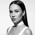 Аватар канала llerkk 🩶 Промты для ИИ фотосессии