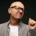 Аватар канала Sergey Sanchez Music 🎶