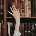 Аватар канала Книжная полка интроверта