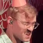 Аватар канала луковый крекер превращается в барабан