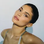 Аватар канала 𝐕𝐄𝐋𝐋𝐄𝐍𝐒𝐈 🖤