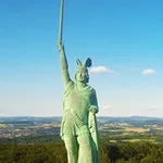 Аватар канала *. Wer waren wir, . . wer sind wir, was wollen wir sein?